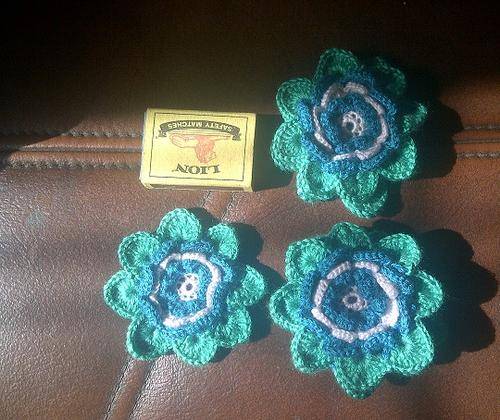 Set of 6 Hand crochet Flower   ,Craft & Sewing supplies surgestion: add button stitch to headband