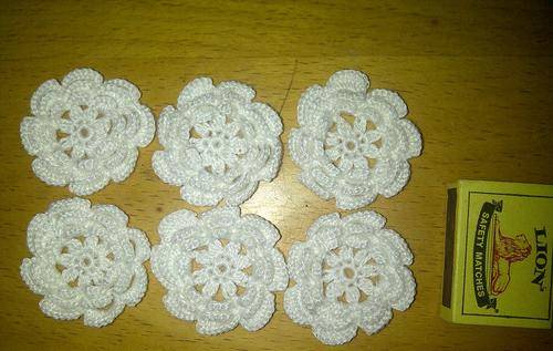 6 Hand crochet White flower, motif, applique ,insert ext.6cm width,yarn 2ply ,surgestion: add