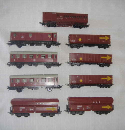 Collection of Train Sets: Lot 3 of 5 (9 SAR carriages)