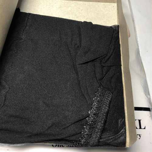 4-Side opened Pantyhose with Lace Edge