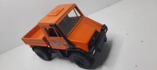 MERCEDES BENZ TRUCK/ UNIMOG