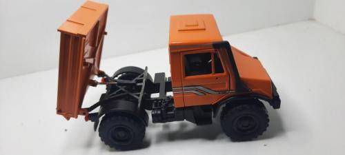 MERCEDES BENZ TRUCK/ UNIMOG