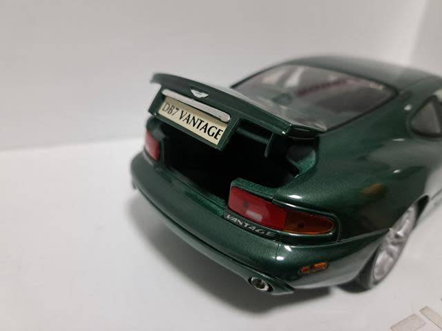 1:18 ASTON MARTIN DB7 VANTAGE