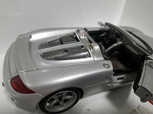 1:18 PORSCHE CARRERA GT