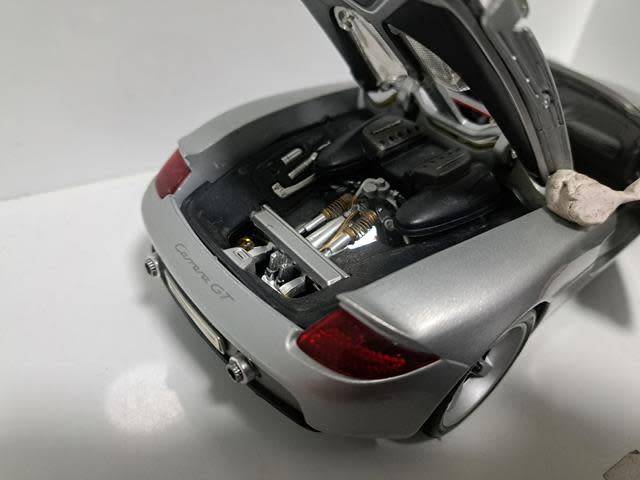 1:18 PORSCHE CARRERA GT