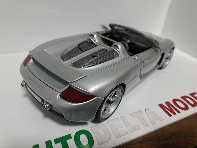 1:18 PORSCHE CARRERA GT