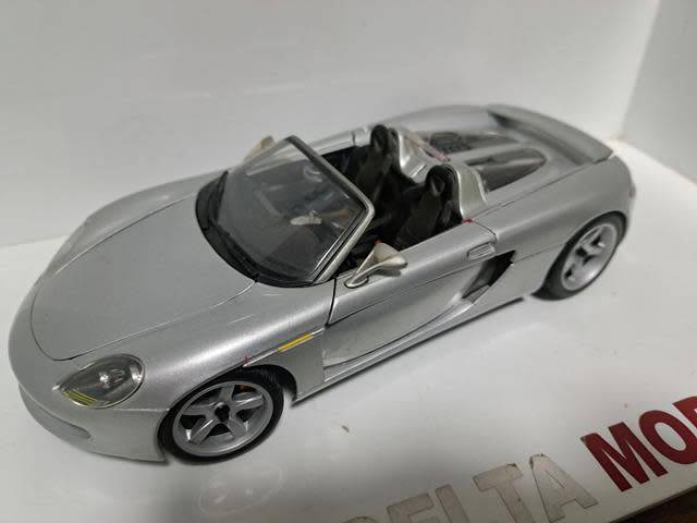 1:18 PORSCHE CARRERA GT