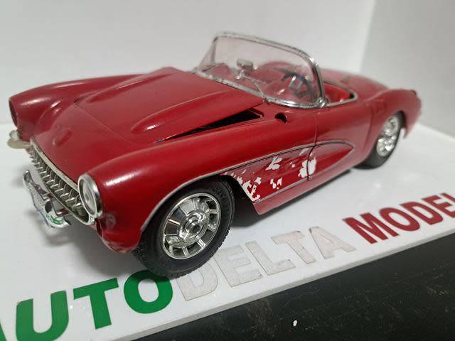 1:18 CHEVROLET CORVETTE 1957