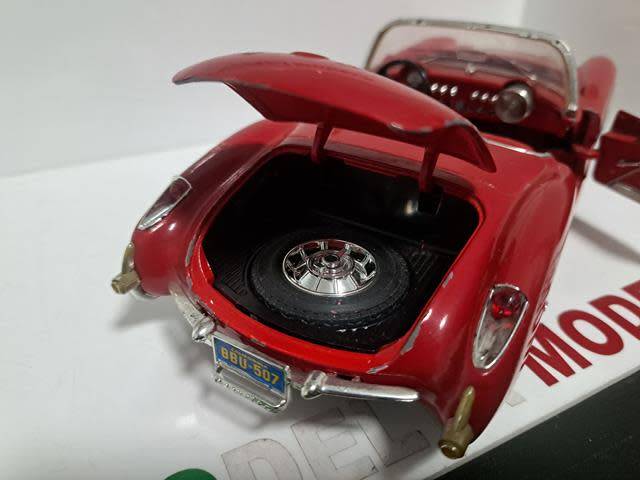 1:18 CHEVROLET CORVETTE 1957