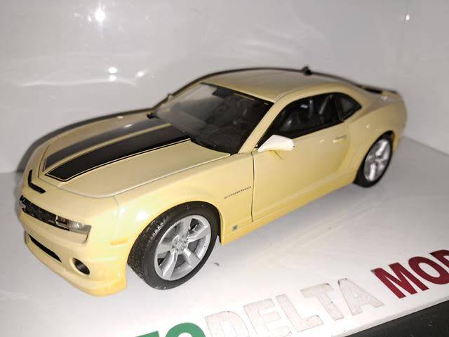 1:18 CHEVROLET CAMARO  2010