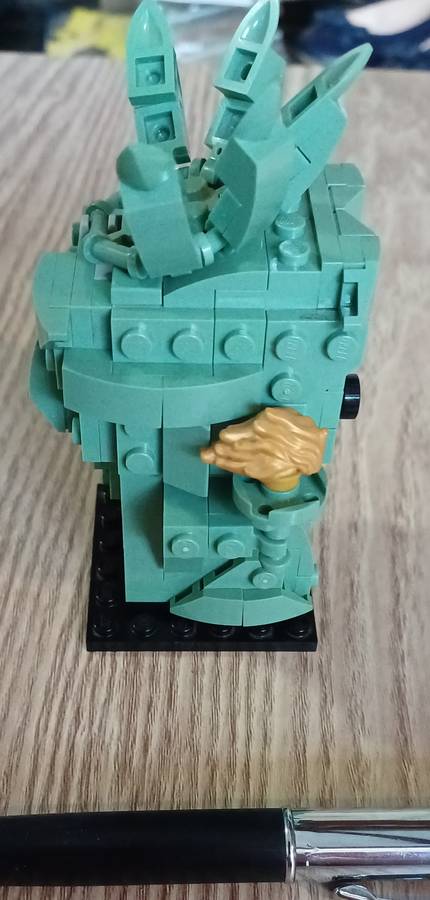 LEGO BrickHeadz Lady Liberty (40367) Retired - 153 pieces