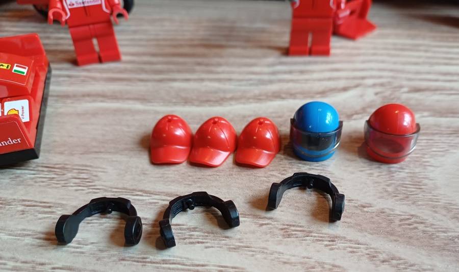 LEGO RETIRED F14 T & Scuderia Ferrari Truck (75913) Speed Champions