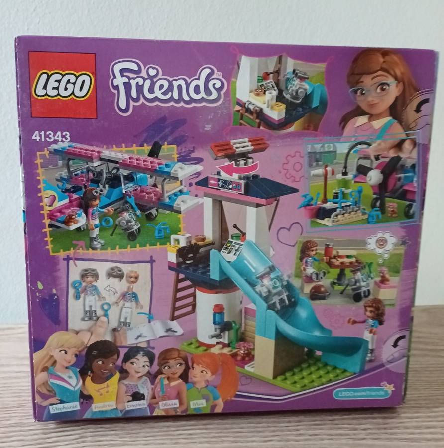 Large LEGO Friends Heartlake City Airplane Tour (41343) - 323 pieces