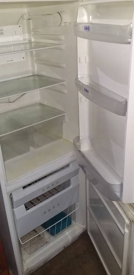 KIC Fridge Freezer !!!PICKUP ONLY IN SASOLBURG!!!