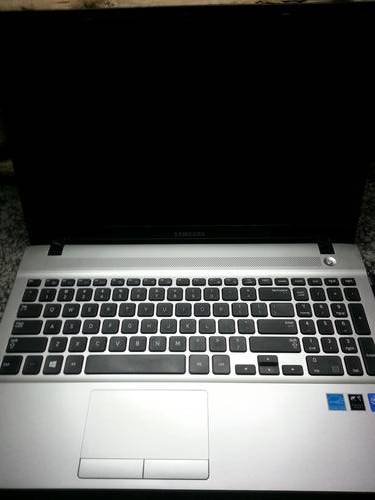 Samsung notebook - 15.6 ", 2gb DDR3 memory, 320gb hdd, win8 64