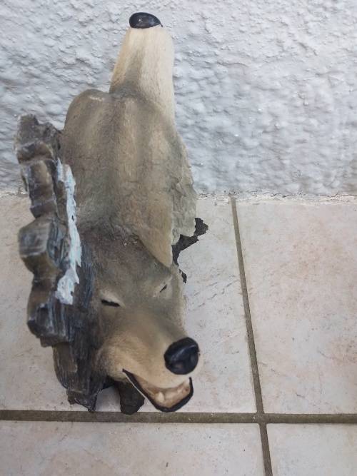 Resin Grey Wolf Howling Head Bust With Town/ Mountains Background