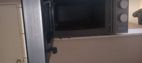 DEFY Microwave Oven 20l  Not Working (For Parts)