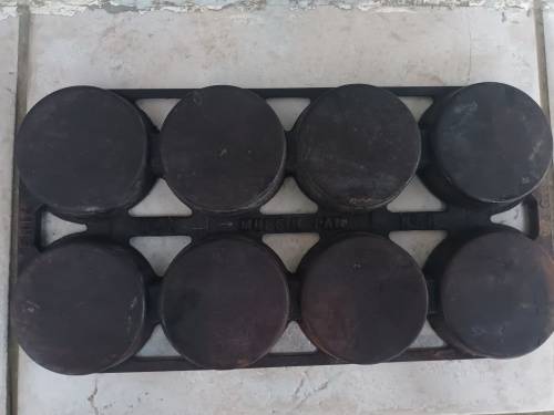 VINTAGE ERIE No.8 Cast Iron Muffin Pan 946