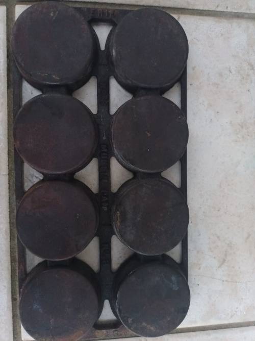 VINTAGE ERIE No.8 Cast Iron Muffin Pan 946
