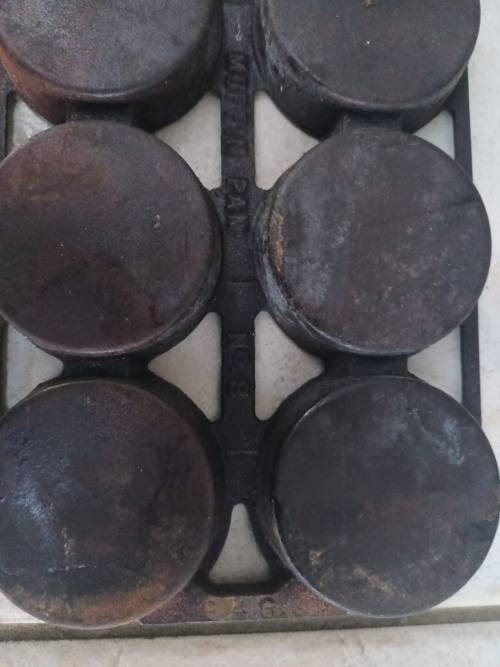 VINTAGE ERIE No.8 Cast Iron Muffin Pan 946