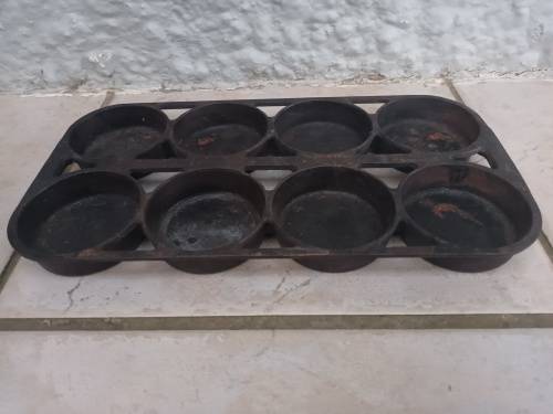 VINTAGE ERIE No.8 Cast Iron Muffin Pan 946