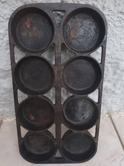 VINTAGE ERIE No.8 Cast Iron Muffin Pan 946
