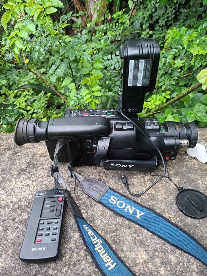 Sony Handycam CCD-F455E Video8 Camcorder