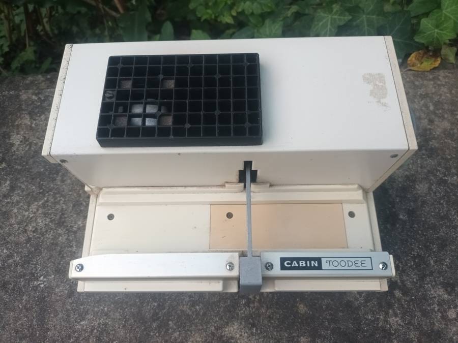 VINTAGE Cabin Toodee Slide Projector