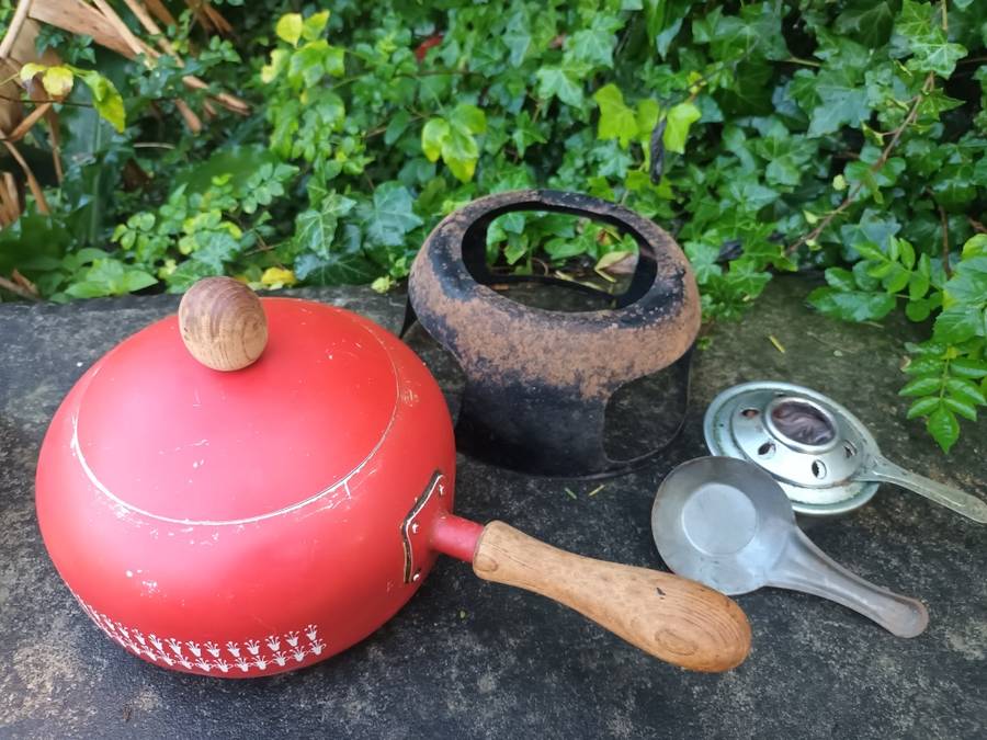 VINTAGE Fondue Pot