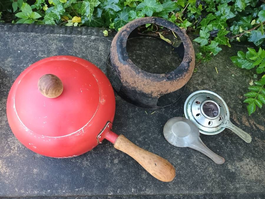 VINTAGE Fondue Pot