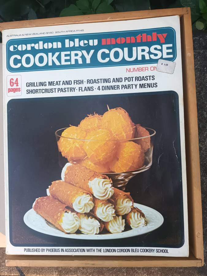 VINTAGE Cordon Bleu Monthly Cookery Course × 9
