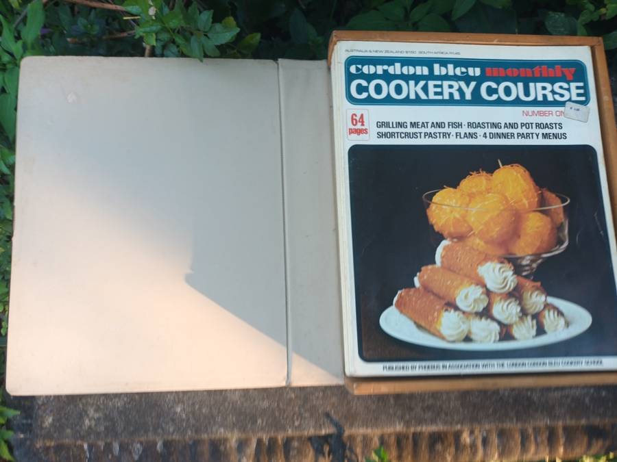 VINTAGE Cordon Bleu Monthly Cookery Course × 9