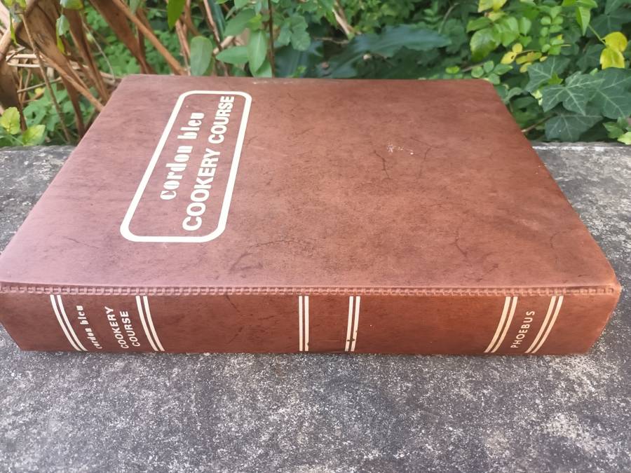 VINTAGE Cordon Bleu Monthly Cookery Course × 9