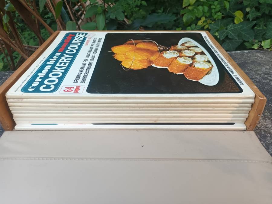 VINTAGE Cordon Bleu Monthly Cookery Course × 9