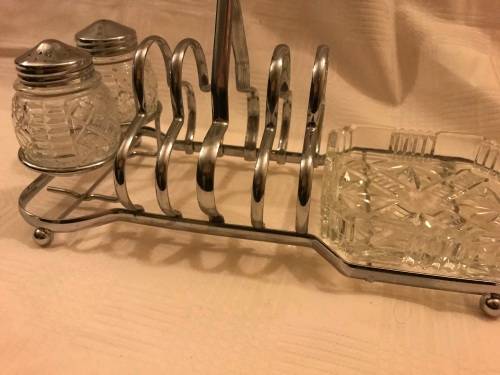 Chromed toast rack with butter dish and shares