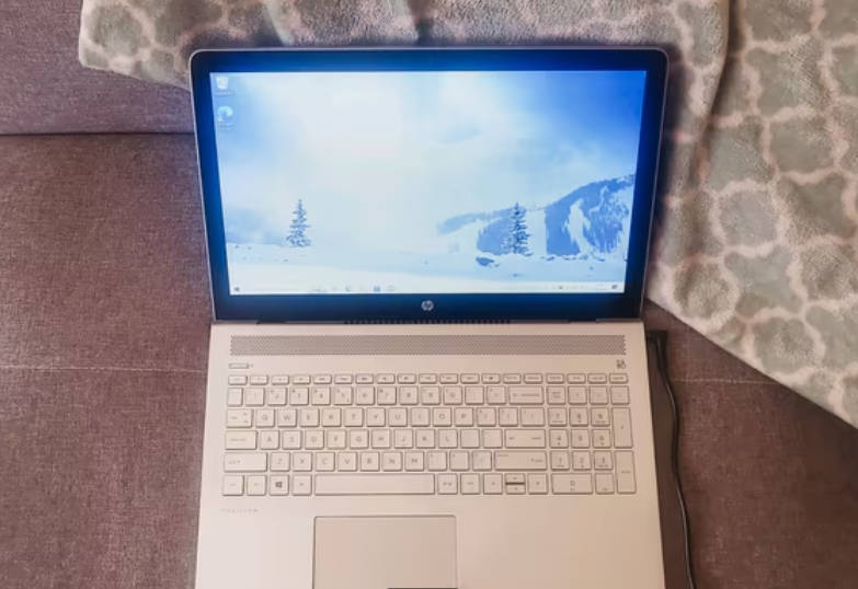 HP Pavilion 15 i5-1155G7 16GB RAM 500GB PCIE NVME SSD 15.6`