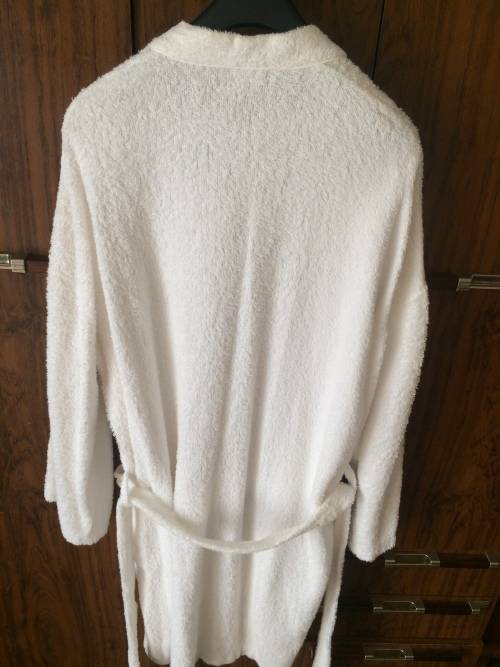 Edgars Unisex White Gown - In good condition.BARGAIN! CLEARANCE SALE
