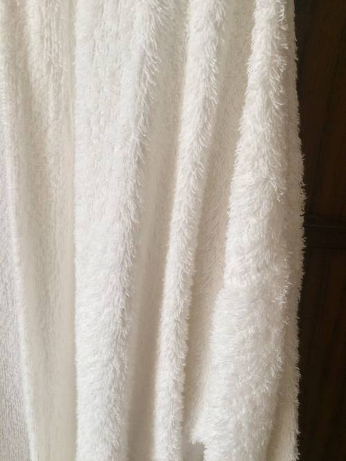 Edgars Unisex White Gown - In good condition.BARGAIN! CLEARANCE SALE