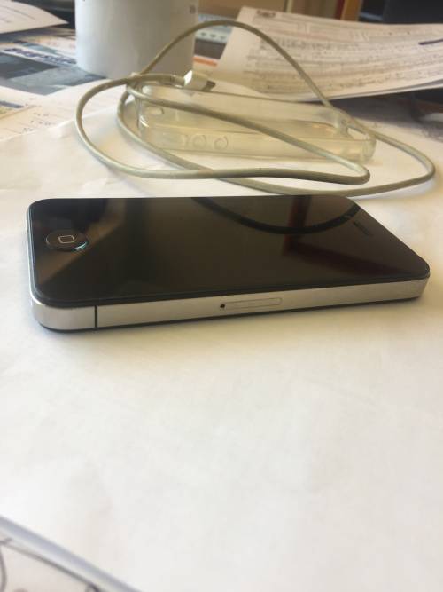 Apple Iphone 4s 16GB - All working and Whatsapp
