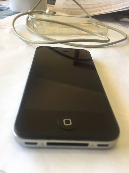 Apple Iphone 4s 16GB - All working and Whatsapp