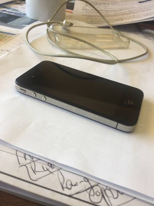 Apple Iphone 4s 16GB - All working and Whatsapp