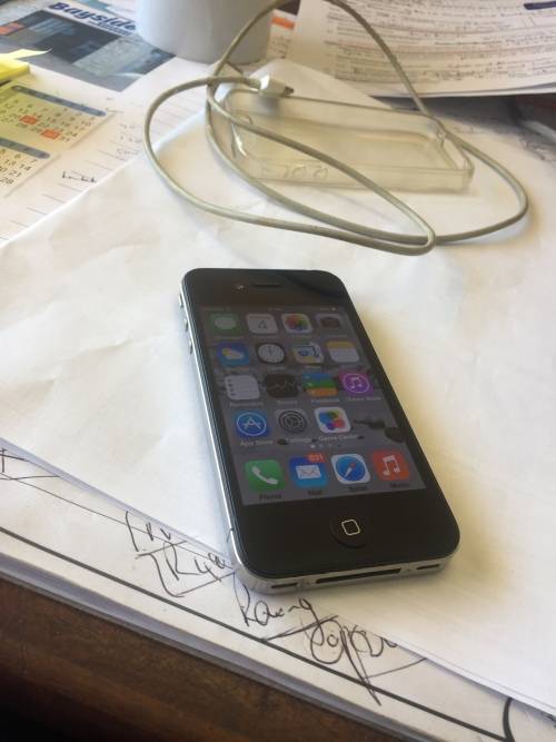 Apple Iphone 4s 16GB - All working and Whatsapp