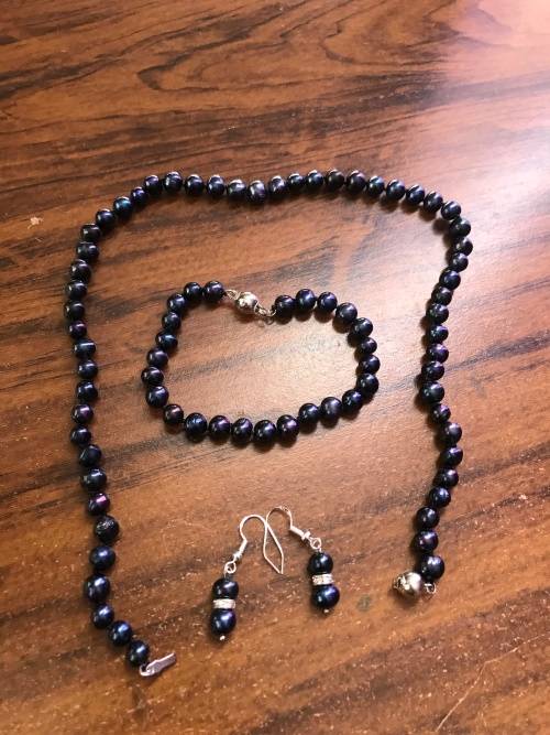 5-6 mm Black Peacock Cultured Pearl Necklace, Brace and Earings 43cm Long - Very Beautiful and Heavy