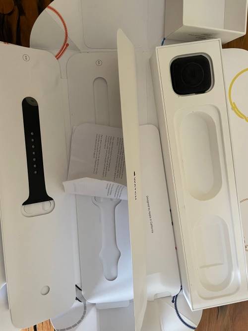 Apple Watch Series 4 GPS 40mm Space Grey Aluminium Case - Outer Cracked Screen, Full Working (AS IS)