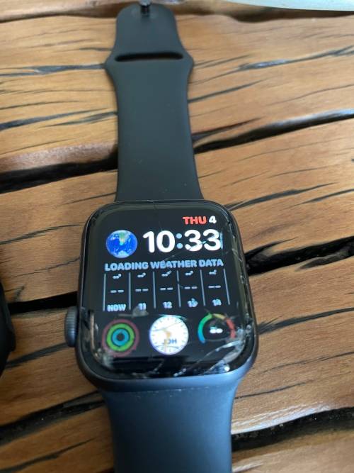 Apple Watch Series 4 GPS 40mm Space Grey Aluminium Case - Outer Cracked Screen, Full Working (AS IS)