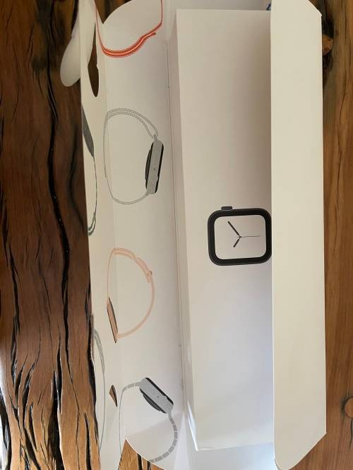 Apple Watch Series 4 GPS 40mm Space Grey Aluminium Case - Outer Cracked Screen, Full Working (AS IS)