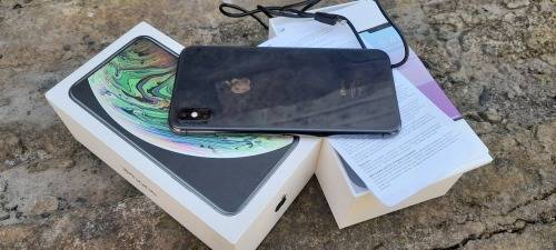 Apple Iphone XS MAX Space Grey 64GB - Sell - AS IT IS. All Networks Unlocked For Repair or Spares