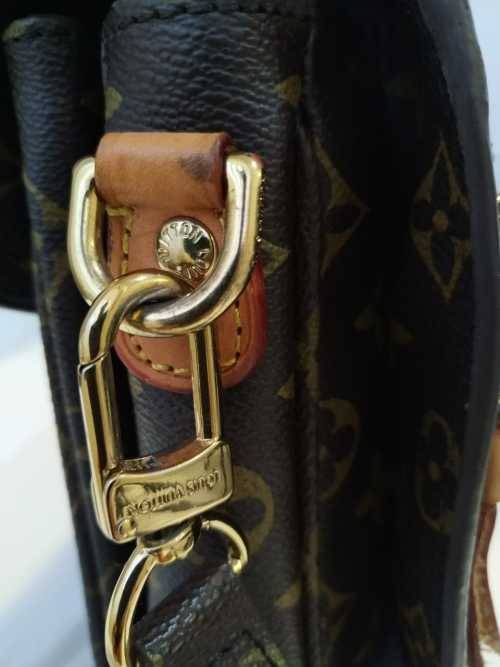 LOUIS VUITTON Monogram Pochette Metis