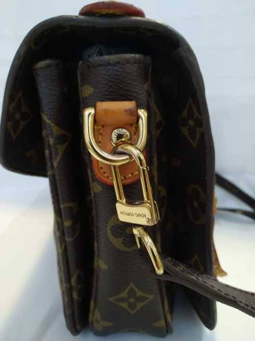 LOUIS VUITTON Monogram Pochette Metis