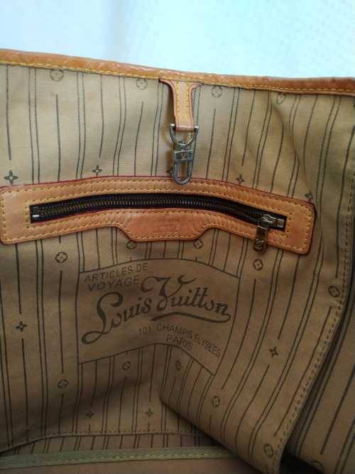 Louis Vuitton Neverfull Tote